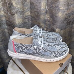 Hey Dude Women's Wendy Woven Jungle Size 9